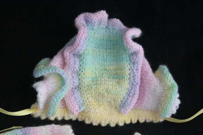 Вязаные комплекты для кукол малышей (фото 9)