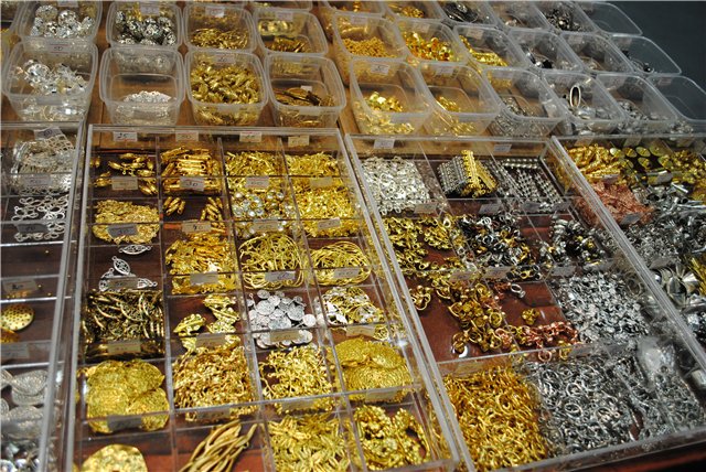 Выставка на Тишинке "Атмосфера творчества". Октябрь 2014. Бусинка к бусинке - получаются бусики! Кружево для антикварных