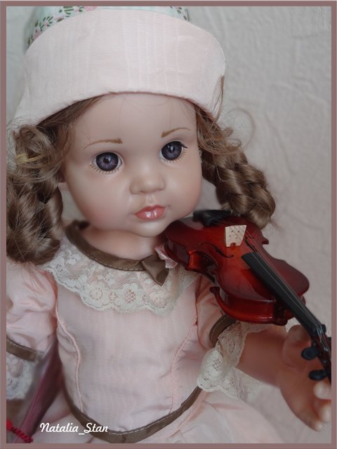 Маленькая скрипачка - девочка из Вены от Gotz