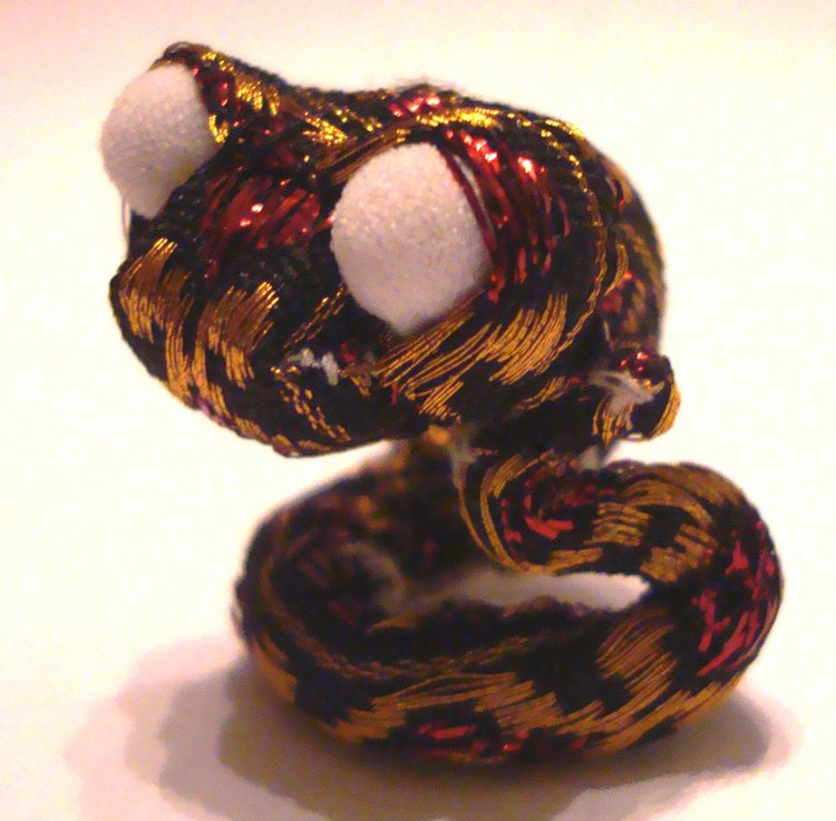 Игрушка-змеюшка на кукольную елку (фото 7)