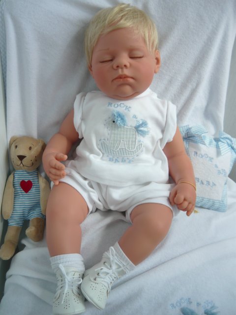 Rock-a-bye - спящее чудо от Lee Middleton