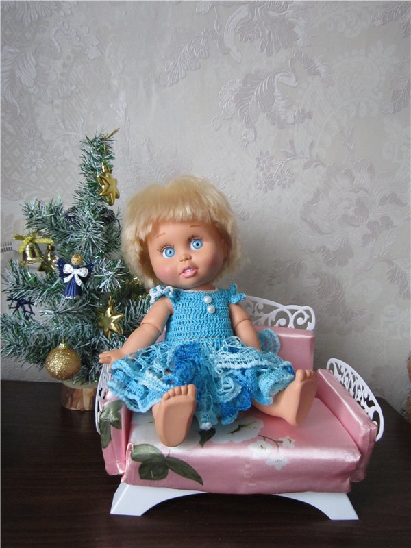 Подарок своими руками. Диванчик для кукол