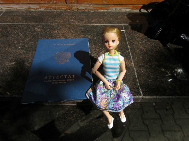 Всё я делаю с Хеленой...и диплом получаю тоже :)