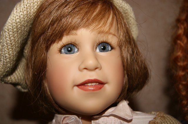 Кто стучится в дверь ко мне с толстой сумкой на ремне