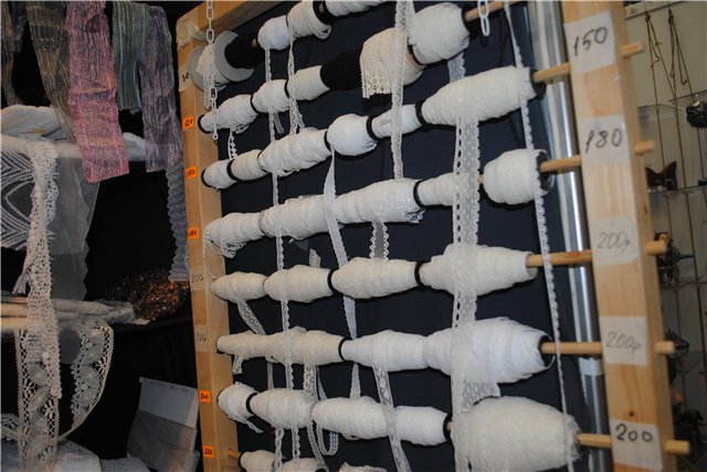 Выставка на Тишинке "Атмосфера творчества". Октябрь 2014. Бусинка к бусинке - получаются бусики! Кружево для антикварных