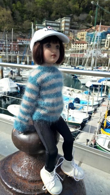 Пегий пёс, бегущий краем моря