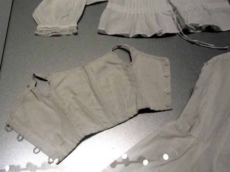 «Мода по-взрослому. Истории из кукольного гардероба» - выставка в Музее-заповеднике «Царицыно» - продолжение - детали. Часть