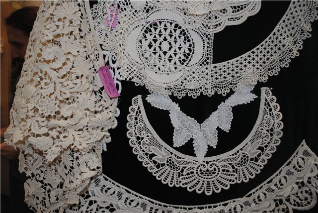 Выставка на Тишинке "Атмосфера творчества". Октябрь 2014. Бусинка к бусинке - получаются бусики! Кружево для антикварных