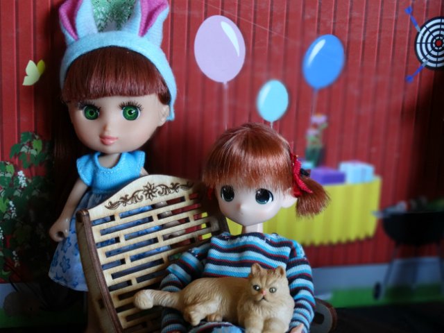 Хорошо, когда у мамы столько кукол и домик для них