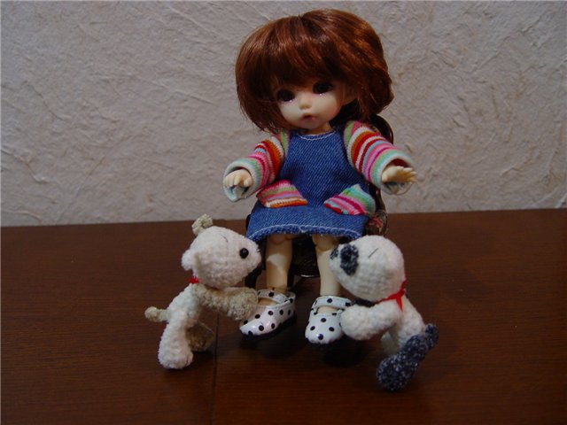 Полиночка хвастается своими обновками и самыми настоящими питомцами