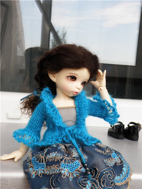 И нет нам покоя ни ночью ни днем, всё вяжем и шьём