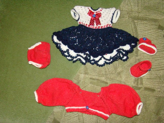 Мама песню напевала - мама дочку одевала