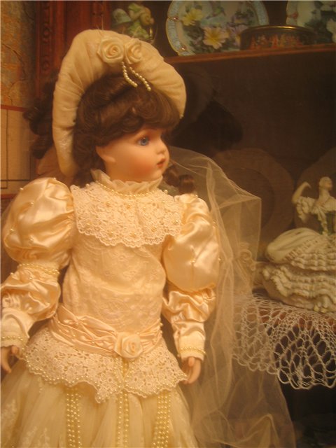 Невеста со старинного портрета - BEBE BRU от Patricia Loveless