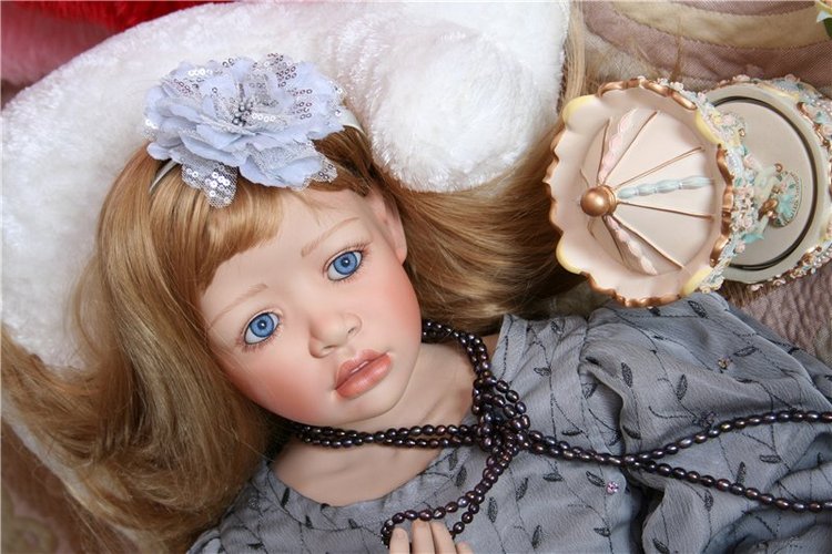 Чёрное или белое? Милли от Christine Orange