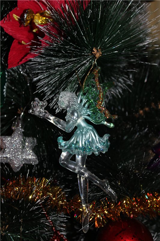 Наряжаем елку. Первое совместное фото под елкой | Бэйбики Наряжаем елку. Первое совместное фото под елкой