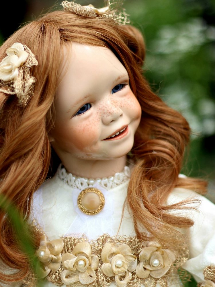 Улыбнется девочка, подмигнет слегка ... кудри ярко-рыжие ручкой теребя