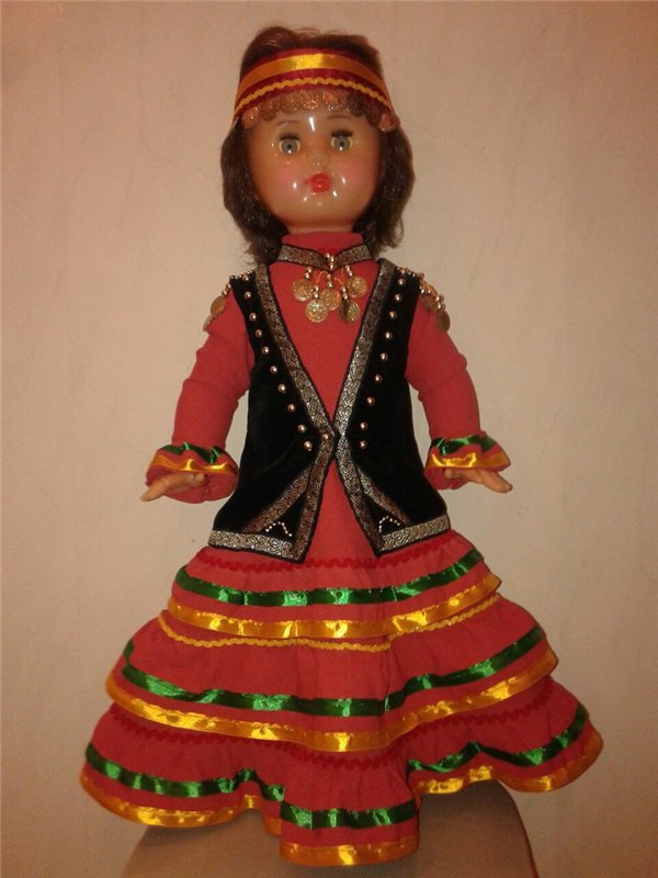 Маринка в национальном костюме (фото 4)