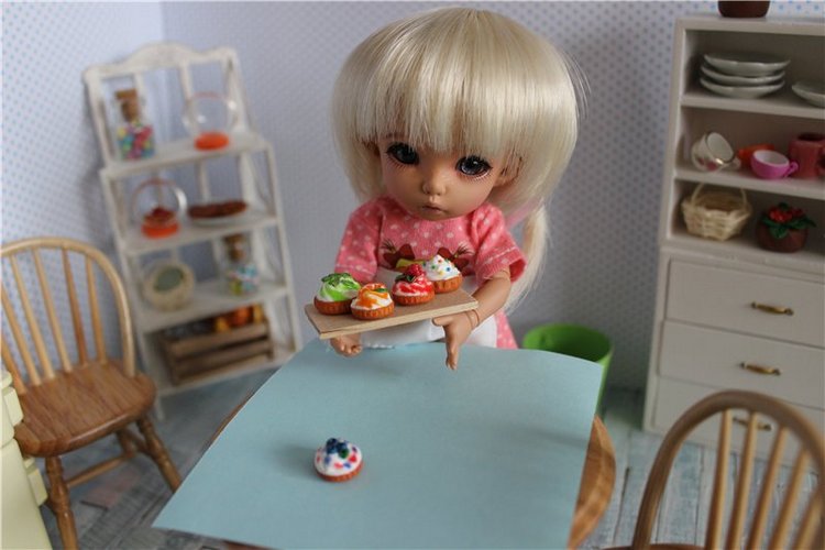 Как мелочь Анюте помогала