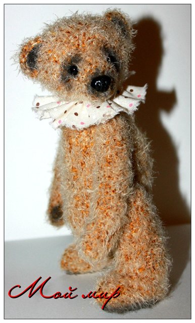 Мишка Альберт - игрушка вязанная крючком