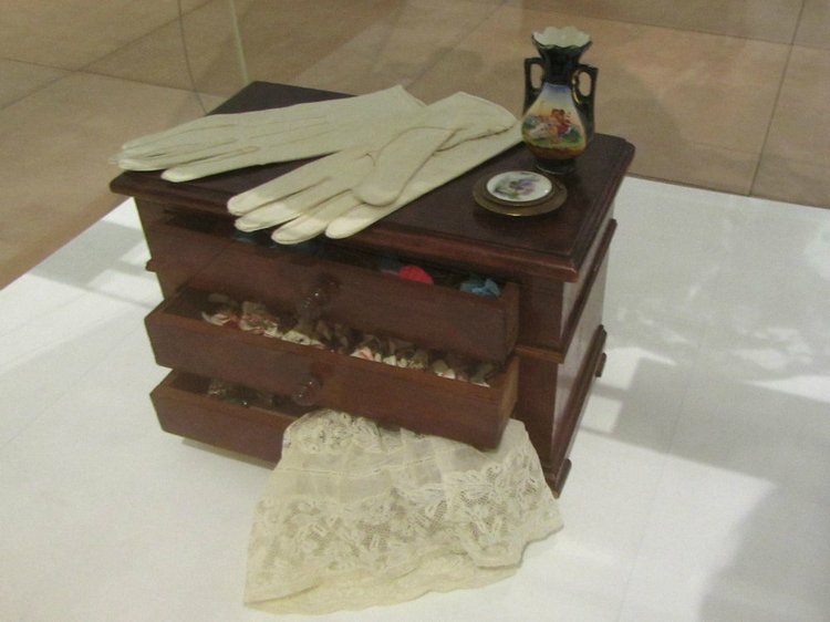 «Мода по-взрослому. Истории из кукольного гардероба» - выставка в Музее-заповеднике «Царицыно» - продолжение - детали. Часть