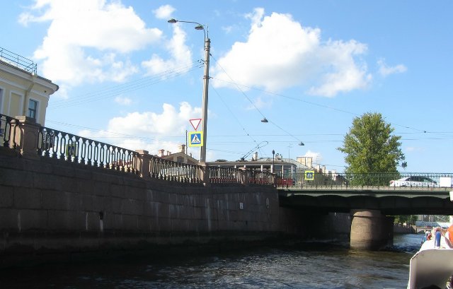 Приглашаем на водную экскурсию по Петербургу