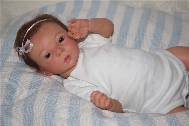 Маленькая пуговка Аделиночка (фото 6)