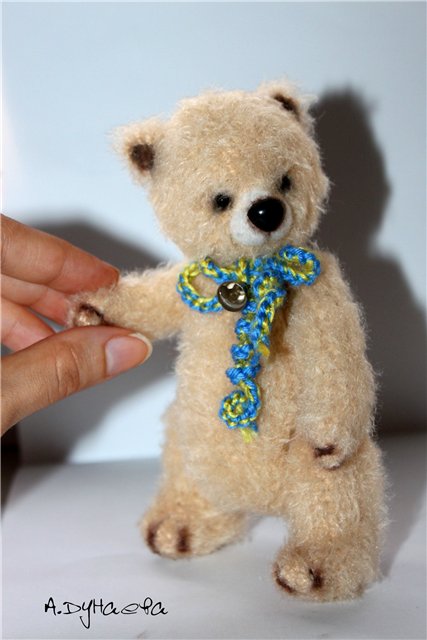 Мини мишка Бо - игрушка вязанная крючком (фото 4)