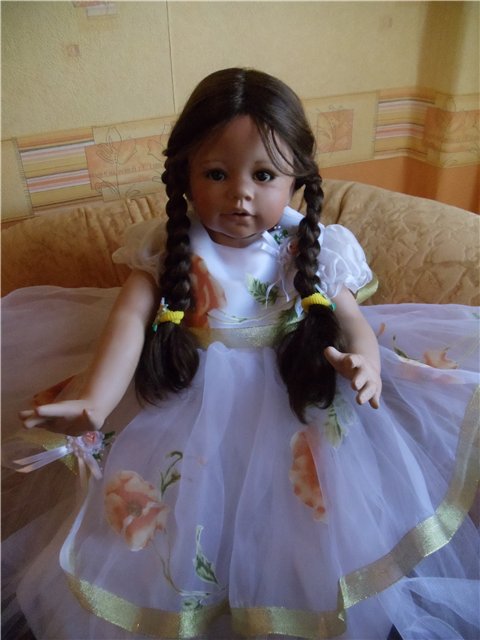 Любите ли Вы Клубничку так, как люблю ее я???? Фарфоровая кукла от Моники Левениг (фото 7)