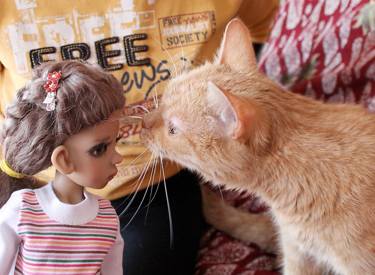 Знакомство Лолы, Kaye Wiggs