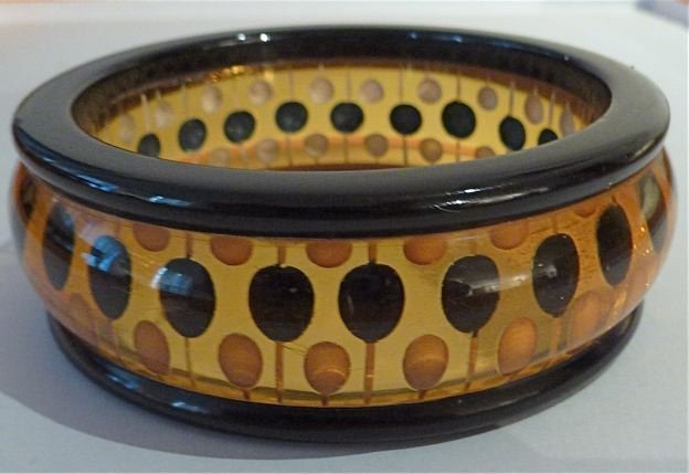 Славный пластик "бакелит"! У него отменный вид! Или возвращение бакелитового болванчика