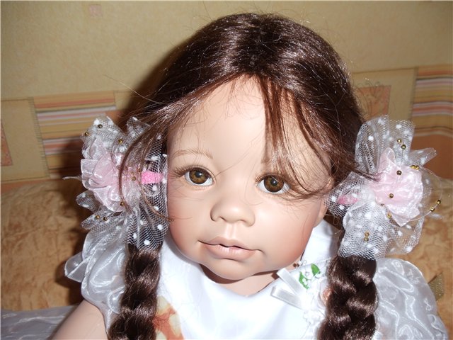 Любите ли Вы Клубничку так, как люблю ее я???? Фарфоровая кукла от Моники Левениг (фото 8)