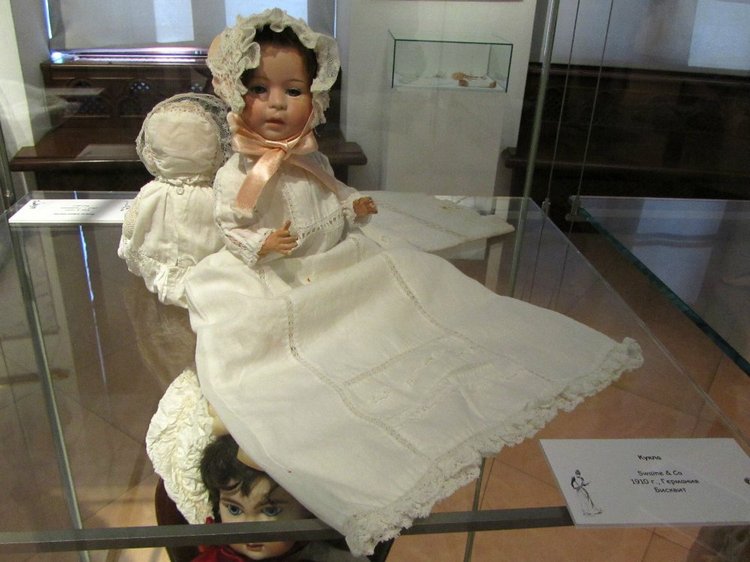 «Мода по-взрослому. Истории из кукольного гардероба» - выставка в Музее-заповеднике «Царицыно» - продолжение - 4-ый зал.