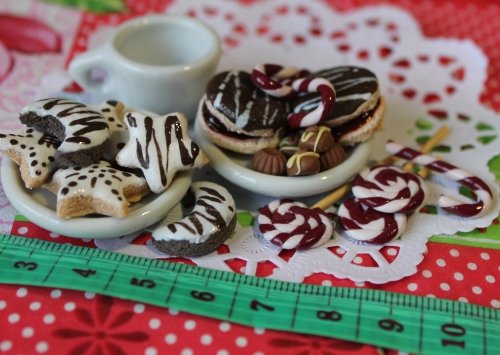 Кукольные сладости из пластики. Миниатюра