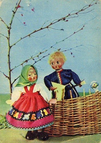 Кукольник, кукольник, чёрная душа, Что ты делаешь с бедною куклой