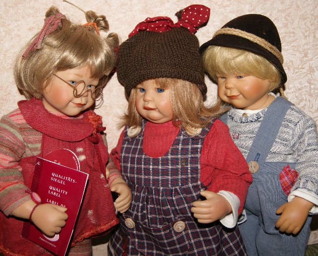 Кто стучится в дверь ко мне с толстой сумкой на ремне