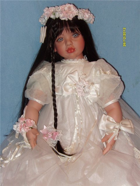 Олицетворение чистоты и невинности. Коллекционная кукла от Fayzah Spanos "Руководящие руки" (фото 3)