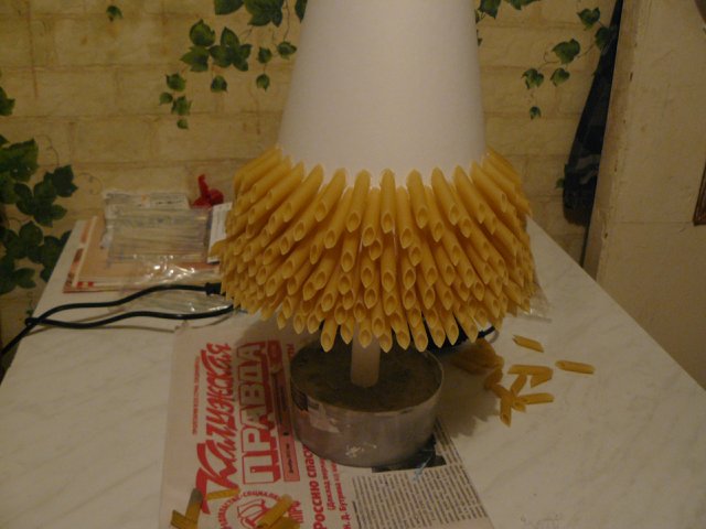 Мини-мастер-класс: делаем нарядную ёлку из... макарон (фото 4)