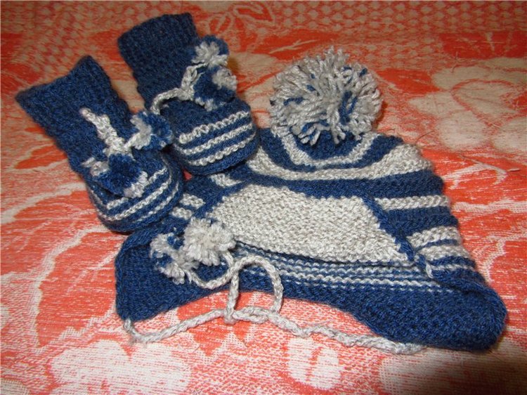 Первые вязалочки - одевалочки)