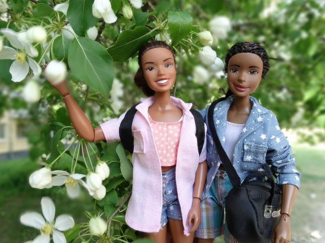 Реальные девчонки на прогулке