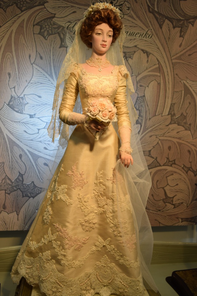 VII Московская международная выставка "Искусство Куклы". Портреты кукольной души или незримый диалог