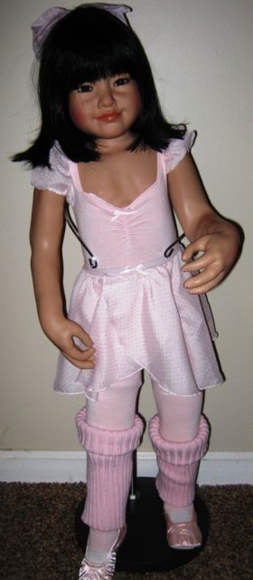 Виниловая азиаточка от Сюзан Липпл