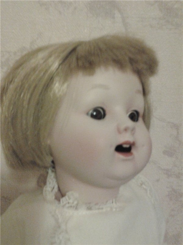 Фарфоровая кукла реплика Gallery Originals Shelburne Museum Porcelain Grete Doll (фото 2)