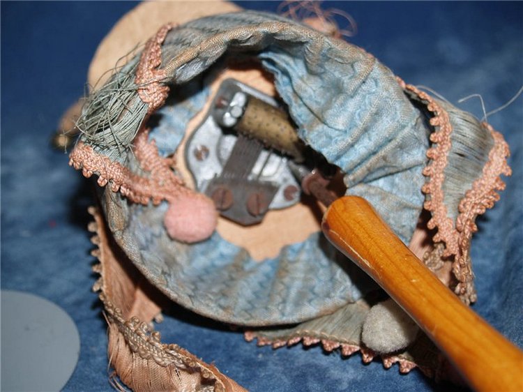 Помощник во флирте, шутовская кукла (Marotte antique doll)