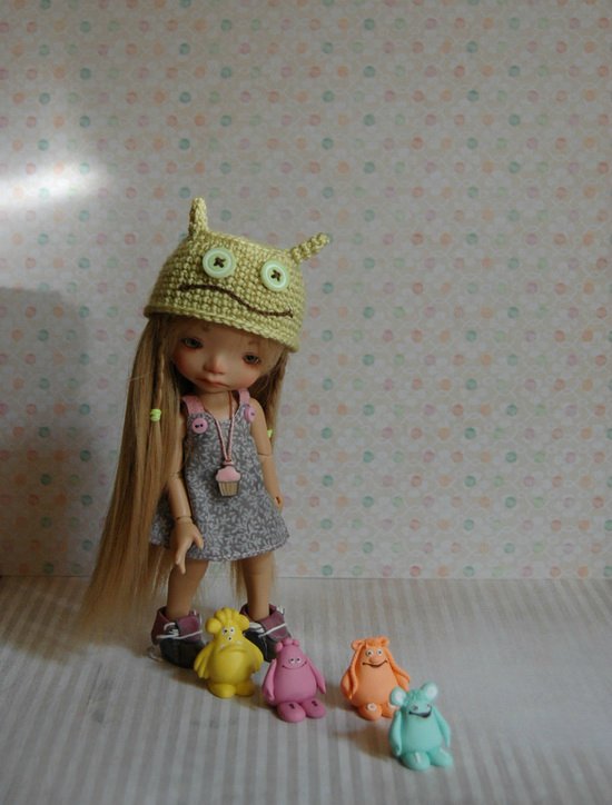 Малыши в смешных шапочках