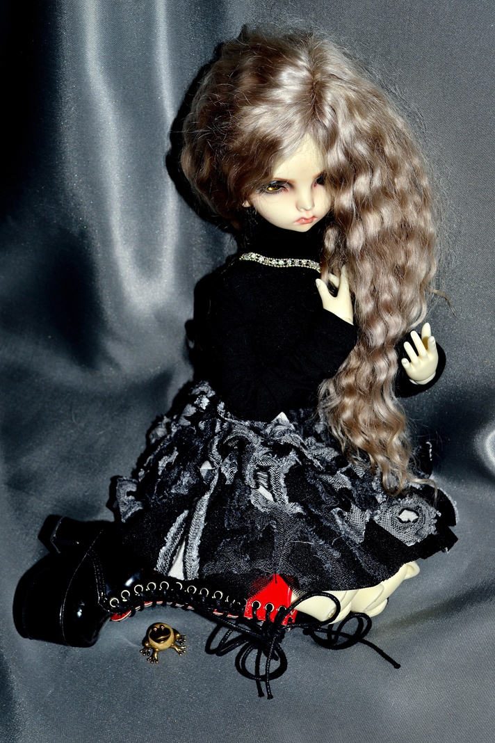 Моя серьёзная и непохожая на других BJD-девочка Aaron от Dollzone