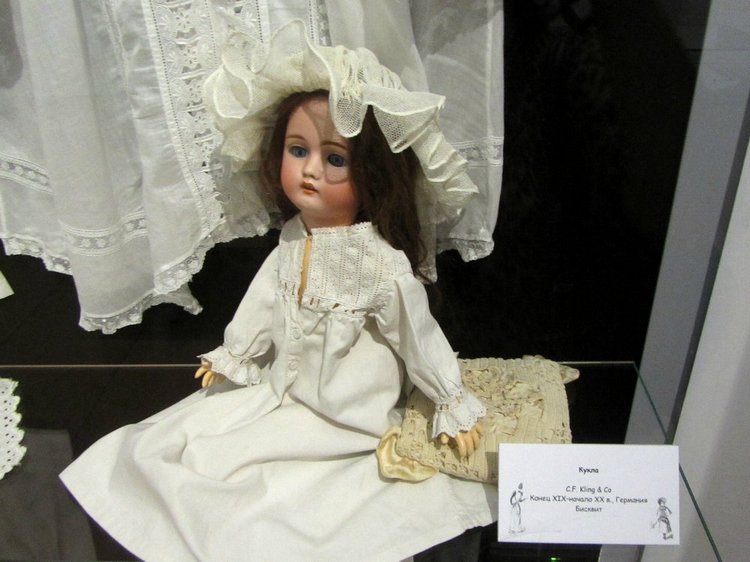 «Мода по-взрослому. Истории из кукольного гардероба» - выставка в Музее-заповеднике «Царицыно» - в шести частях. Часть 1