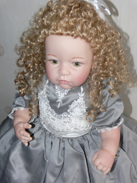 Необыкновенно красивая девушка Harvest Ball, Lee Middleton