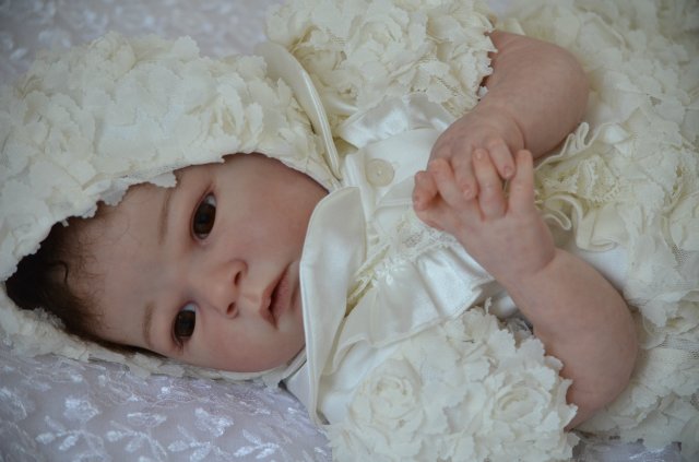 Кукла реборн Сабрина - маленький серьезный человечек (фото 10)