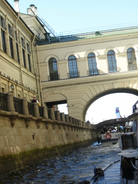Приглашаем на водную экскурсию по Петербургу
