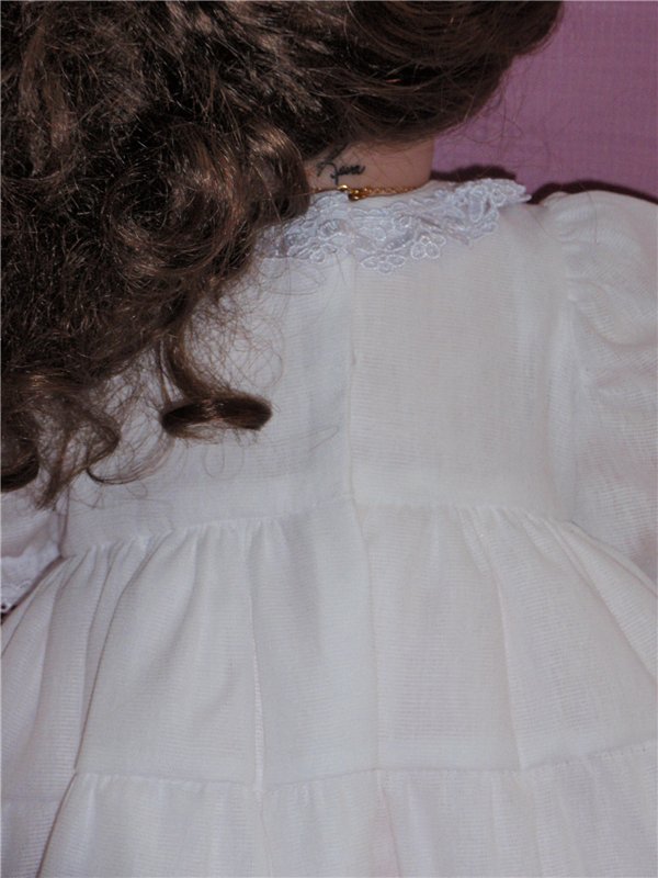 Вот такие нижние платьица нарядницам Lee Middelton